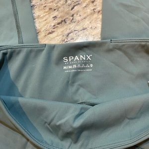 Spanx workout / leggings